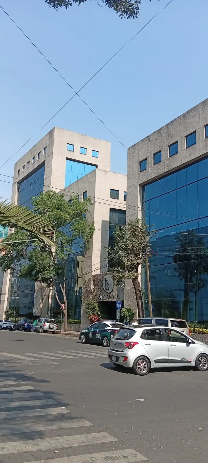 Edificio cancelería exterior